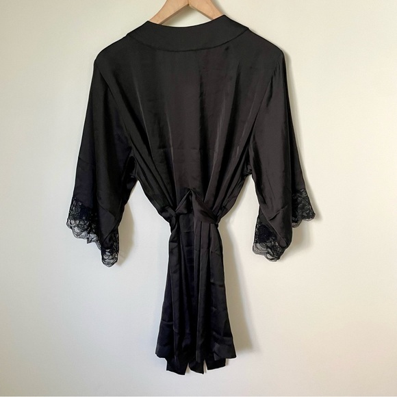 H&M Black Satin Tie Waist Kimono Robe Lace Trim Size M/L - Picture 2 of 5